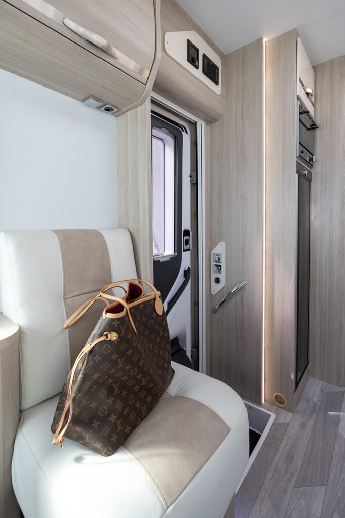 3-2022-06-17-Ilusion-4084-Edit-683x1024